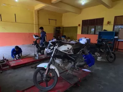 Kegiatan Siswa Smk di Bengkel Otomotif