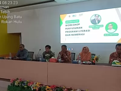 WORKSHOP PENYUSUNAN PROGRAM LITERASI DAN NUMERASI SMK ISLAM INAYAH UJUNGBATU NARASUMBER DARI CATALYT