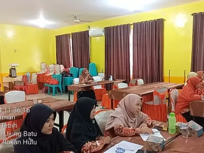 WORKSHOP PENYUSUNAN PROGRAM LITERASI DAN NUMERASI SMK ISLAM INAYAH UJUNGBATU NARASUMBER DARI CATALYT