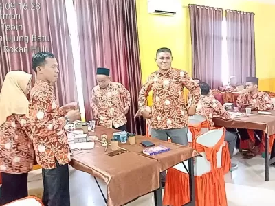 WORKSHOP PENYUSUNAN PROGRAM LITERASI DAN NUMERASI SMK ISLAM INAYAH UJUNGBATU NARASUMBER DARI CATALYT